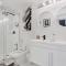NEW Stylish 2BR Suite With Sofa Bed, 7 Mins to Niagara Falls and Sleeps 6 - Niagara Falls