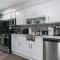 Stunning Area - King Suite - 2 Mins from UT - 5 Mins from DT - Free Parking - Austin