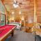 Spring Cabin Retreat - 1 mi to GSMNP - Hot Tub, Pool Table, King Suite & Loft - 赛维尔维尔