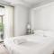 Stunning designer 3 Bed 2 bath opp Long Reef Golf Course