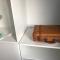 Apartment in Gelb, mit Balkon, Kamin, 50 Schritte zu Radweg, ideal for Long Stay, 4 Singles in Single Rooms