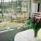 Tiny House with a Stunning Lake View 30 Min from Gothenburg - Gråbo