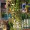 Tiny Garden House Cat Ba