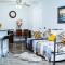 Luxury 2 bedroom Condo With Swimming Pool Near Square One