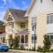 Charming Downtown Suite with Modern Comforts - Depot - 蓝岭