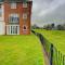 2-BR Apartment, En-suite, Allocated Parking, next to Playground - Coventry
