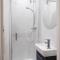 Spacious 2 BED 2 BATH Apartment with FREE PARKING for 2 cars and underground station Zone 2 for quick access to Central London up to 10 guests - 伦敦
