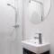 Spacious 2 BED 2 BATH Apartment with FREE PARKING for 2 cars and underground station Zone 2 for quick access to Central London up to 10 guests - 伦敦