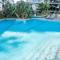 1-Bedroom Apartment with Pool, Sauna, and Parking in South Brisbane