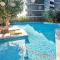 1-Bedroom Apartment with Pool, Sauna, and Parking in South Brisbane