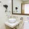 Pacific Bay Grand Suites