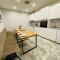 Xl Suite With Rain Shower, Aircon At City Center - 拉姆斯东克斯费尔