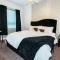 High-Rise Apartment with Panoramic Skyline Views - تامبا