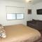 2 bedroom apartment in leafy suburb