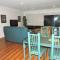 2 bedroom apartment in leafy suburb