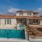 Villa Terra Magica Heated Pool Sauna and Jacuzzi - Rapavel