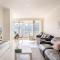 Stunning Darling Harbour View Apartment & Parking