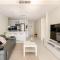 Stunning Darling Harbour View Apartment & Parking