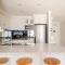 Stunning Darling Harbour View Apartment & Parking
