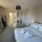 Brand new prestigious 5 bed house near science park - Cambridge Homehost - Cambridge