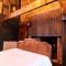 The Dirty Bottles Hotel - 阿尼克