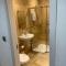 Sitwell coastal apartment with free parking