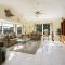 Spacious electric-heated pool home on Gulf-access canal with bikes - Villa Joan - Matlacha