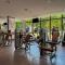 Elegant 1BR Full Palm View Apartment at 5 Star Resort - Dubaj