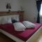 Stylish & Spacious Apartment with Patio