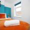 Redcliffe Place By N And N Stays Ltd - Charming Home by Designer Outlet, Perfect for Contractors & Workers with convenient parking - 史云顿