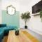 Redcliffe Place By N And N Stays Ltd - Charming Home by Designer Outlet, Perfect for Contractors & Workers with convenient parking - 史云顿