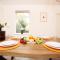 Redcliffe House By N And N Stays Ltd - Charming Home close to Designer Outlet, Perfect for Contractors & Workers with convenient on street parking