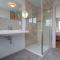 Sloopside Whole House in the heart of Bantham with sea views - Bantham