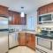 Cozy Dix Hills Apt with Deck about 7 Mi to Beach! - Dix Hills