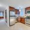 Cozy Dix Hills Apt with Deck about 7 Mi to Beach! - Dix Hills