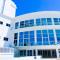 Castle 828 Oceanfront view with balcony, pool, tennis, beach access and free parking! - Miami Beach