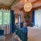 LOG CABIN w HOT TUB, BEACH access, near of TREMBLANT LOG CABIN w HOT TUB, BEACH access, near of TREMBLANT
