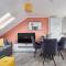 Sleek Gem of London -2 Bedroom Apartment with Parking - Редбридж