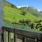 Chalet with balcony in the French Alps - Celliers Chalet with balcony in the French Alps - Celliers