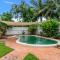 Casa Del Mar - Poolside Retreat Near Trinity Beach