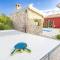 Red House Trget with Swimming Pool, Sauna and Jacuzzi