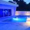 Pool and Jacuzzi Luxury Apartments