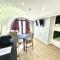 Hazel Hobbit Pod at Cowbridge Cabins - 考布里奇