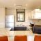 Ollystays Tawila 3BR Townhouse Shared Pool - 赫尔格达