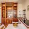 Attic with Terrace Overlooking St Peters Basilica - Rzym