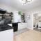 Walk to Highland Square, Sleeps 8 - أكرون