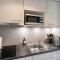HID AG: Lakeview Studio mit Parkplatz und Balkon