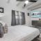 Gulf Access, Dock, Heated Pool, Across from the Beach - Sea-cluded Bungalow -Roelens - فورت مايرز بيتش