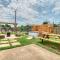 Firepit Table - Large Patio - King Bed - Cowboy Pool - 圆石城
