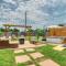 Firepit Table - Large Patio - King Bed - Cowboy Pool - 圆石城